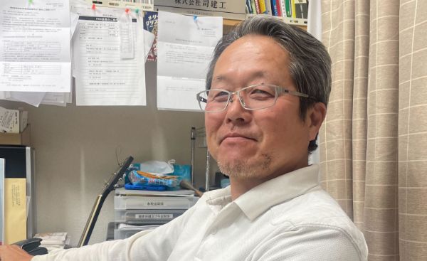 株式会社司建工 代表取締役　大槻 恭司